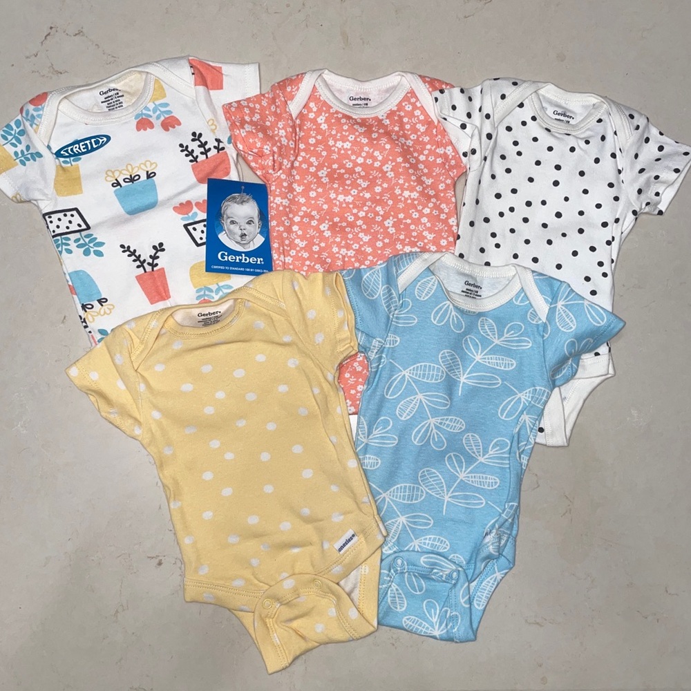 5 Newborn Gerber Onesies BRAND NEW!